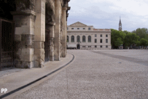  la nouvelle place des arènes de Nîmes