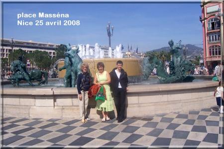 sur la place Mass&eacute;na &agrave; Nice