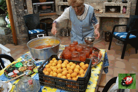  mamy Janine fait de la confiture....