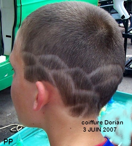  Dorian,coiff&eacute; un peu comme 