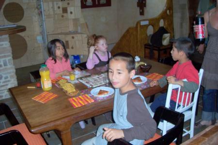 enfants chEZ Jean &agrave; l'heure de l'ap&eacute;ritif