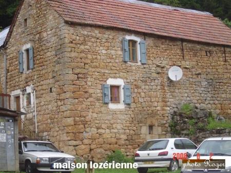 une maison loz&eacute;rienne