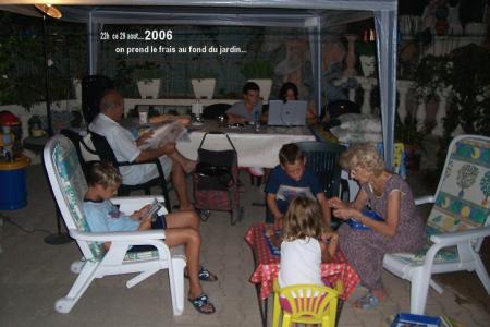 un peu de fraîcheur ...(29...) au fond du jardin à 22H...
