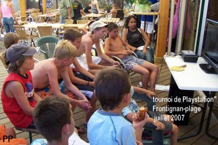 tournoi de playstation &agrave; la plage (Lo�ck gagne...)