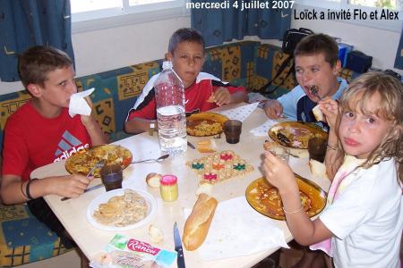  coin-repas enfants dans le mobil-home