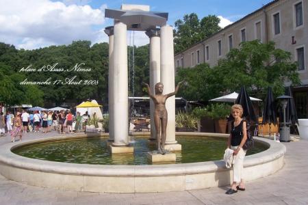 N&icirc;mes ,place d'Assas