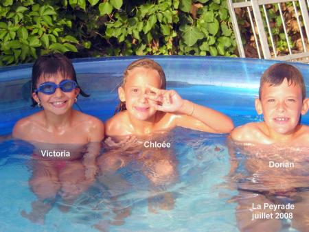 Chlo&eacute;e re&ccedil;oit son amie Victoria