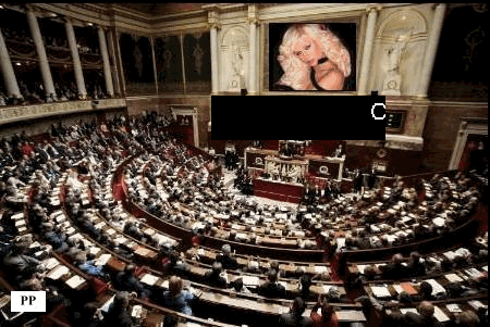  la REPUBLIQUE demande de l'aide...