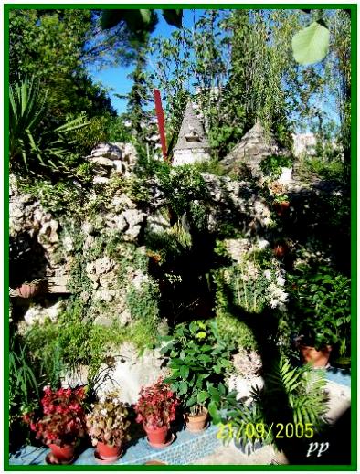 certes , jardin très vert fin septembre ...