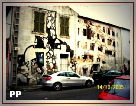 trompe-l'oeil dans une rue de Nîmes