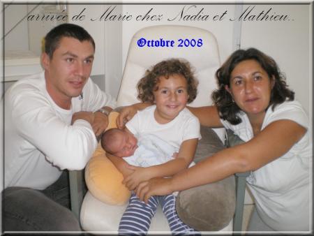 Mathieu ,Nadia ,et leurs 2 filles :L&eacute;a et Marie
