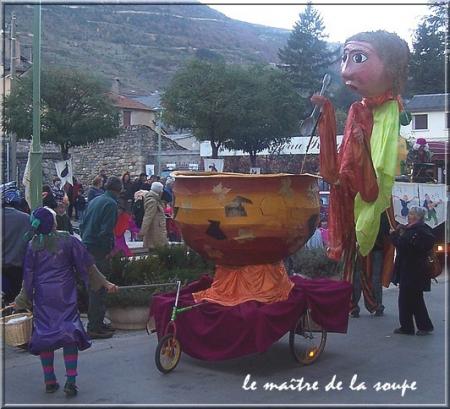 le maître de la soupe est en carton-pâte...