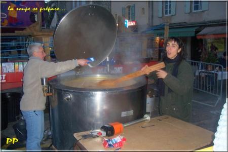 le potage mijote le temps qu'il faut...