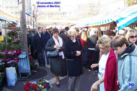 Martine et Janine au march&eacute; aux fleurs