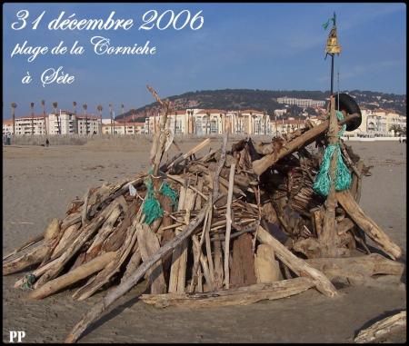  cabane de bois mort sur la plage de SETE